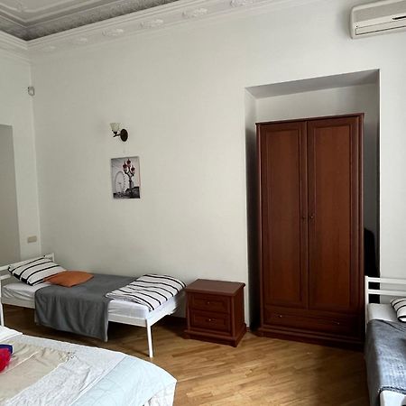 Центрум Апартаментс Lviv Exteriör bild